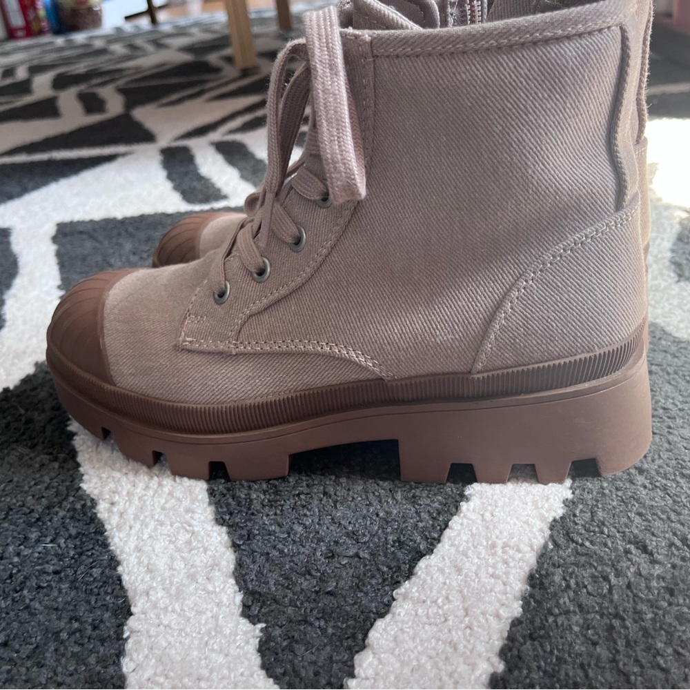 Universal Thread beige combat boots